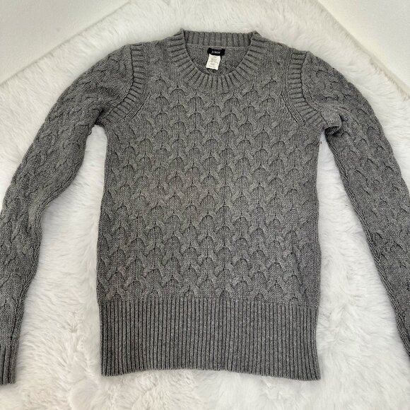 J. Crew Sweaters - J.Crew women’s cable-knit sweater in a classic gray shade.